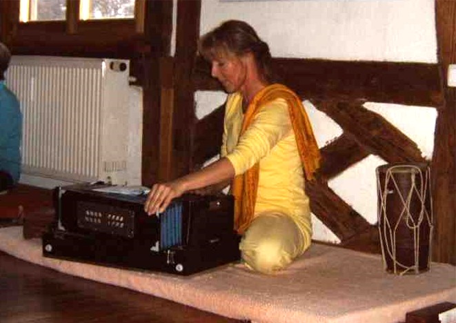 Start 4 shaktikirtan